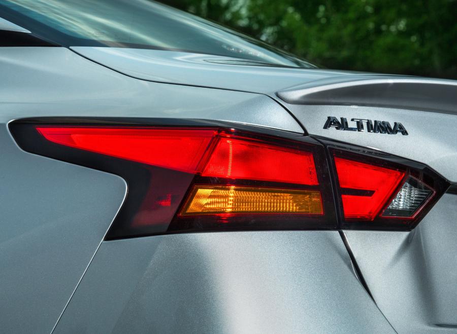 Детали экстерьера Nissan Altima SR 2018 года  (фото 7 из 19)